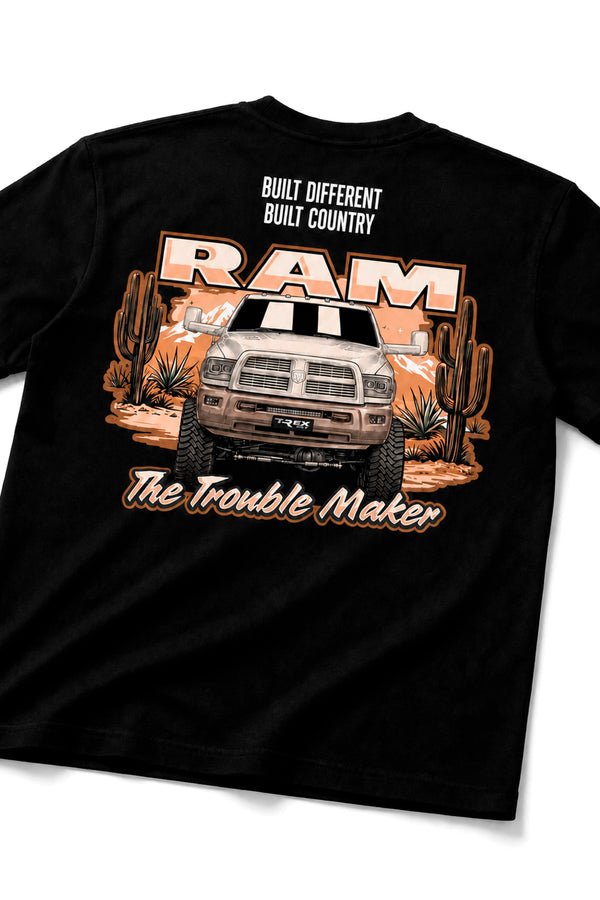 Detalhe em ângulo da estampa traseira da Camiseta T-Rex Lift Ram CS preta adulto