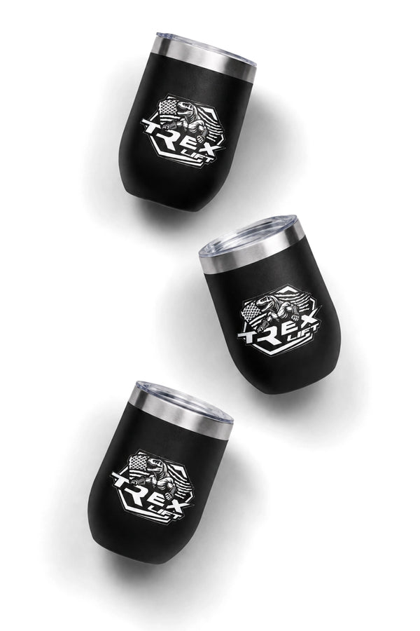 Três Copos Térmicos T-Rex Lift com Tampa pretos 360ML posicionados em ângulo